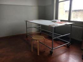 Tisch auf Rollen