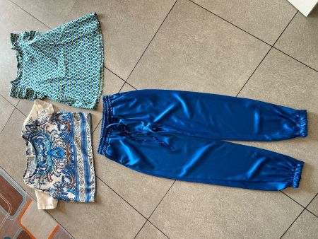 Lot elegant -  2 x T-shirt + hose pour l'été  gr. S ROYAL