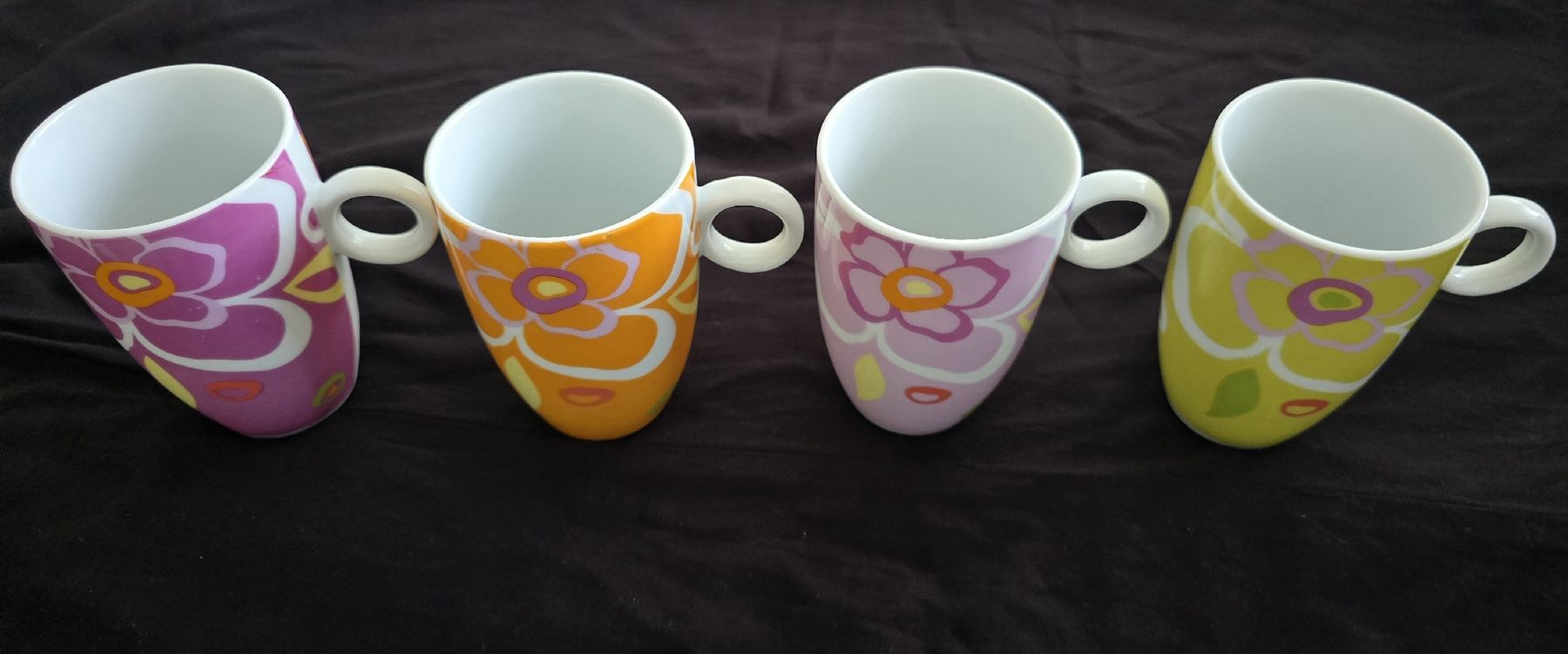 Tazze: Lot de 4 tasses à thé – Nuovo (secondo la descrizione) da Oftringen venduto da Beewips 1
