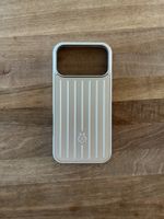 iPhone 17 Pro Max Hülle Silber im Rimowa-Design Neu