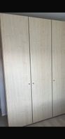 Kleiderschrank 3-türig sehr gut erhalten