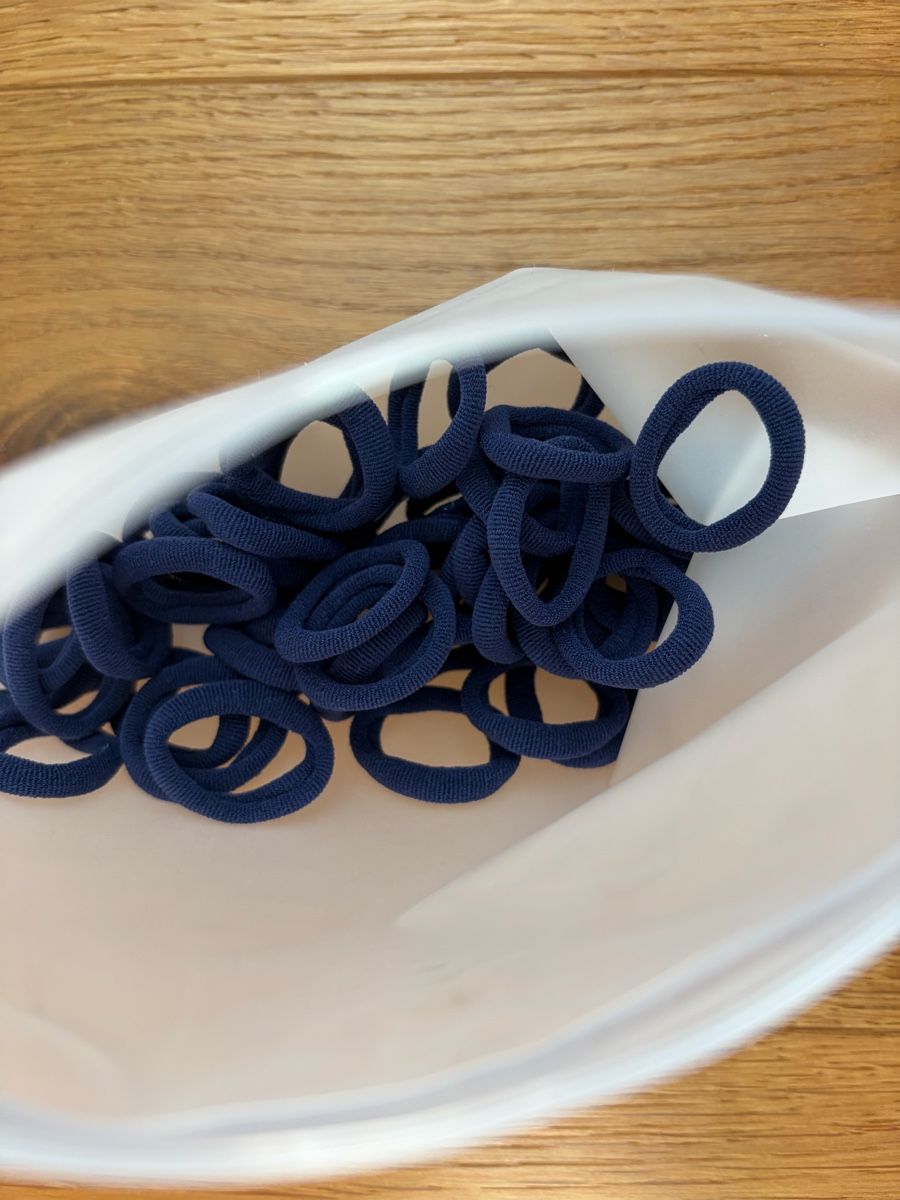 Haarschmuck: 50 Haargummis Dunkelblau Neu! – Neu und originalverpackt aus Hinwil von crn139 1