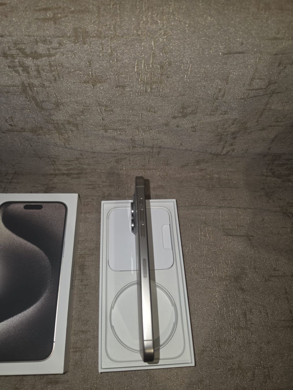 Apple Telefoni cellulari / Smartphones: iphone 15 pro max mit Hülle von Burga – Nuovo (secondo la descrizione) da Trimbach venduto da Chaki94 2