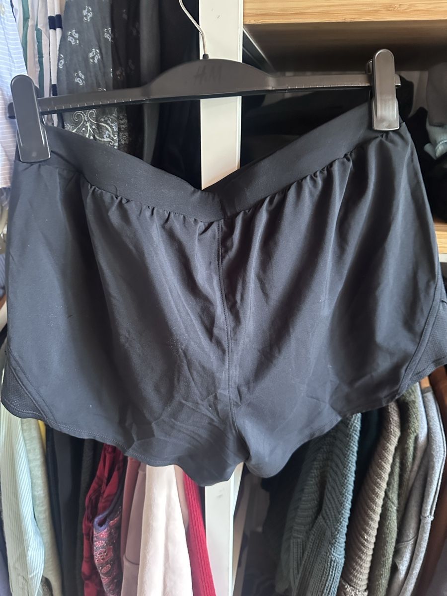 Under Armour Pantaloni: Under Amour Joghing shorts schwarz Gr. L – Usato da Münsingen venduto da Secondhand89 1