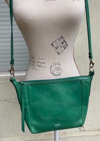 Superbe sac FOSSIL en cuir fin de vachette doublé tissus