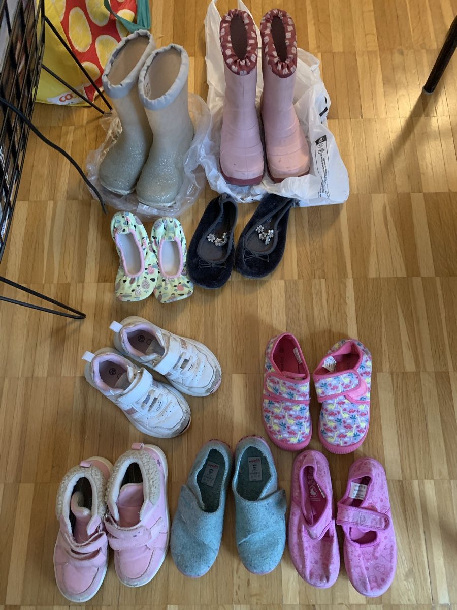 Scarpe per ragazze: Schuhpaket Mädchen, Grösse 26 – Usato da Basel venduto da aleksbalks