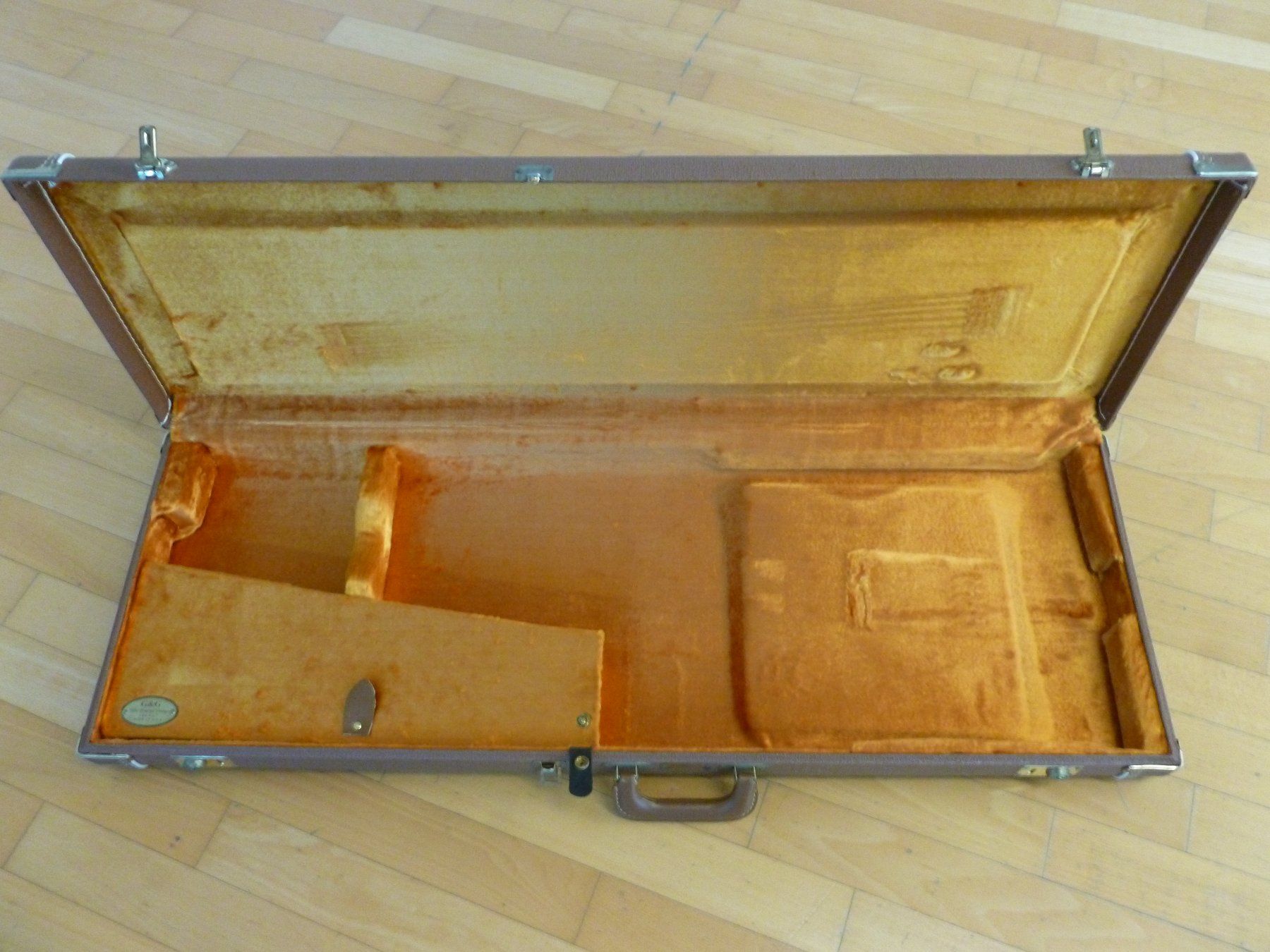 Fender Strumenti musicali: FENDER CUSTOM SHOP CASE KOFFER BROWN TOLEX STRATOCASTER TELE – Usato da Bremgarten b. Bern venduto da clash93