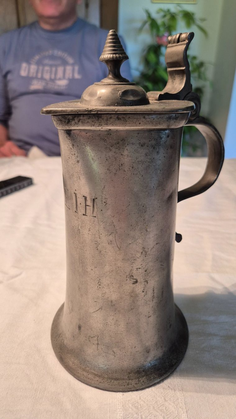 Carafes: Zinnkrug antik – D'occasion à Reinach AG par die_9t5z