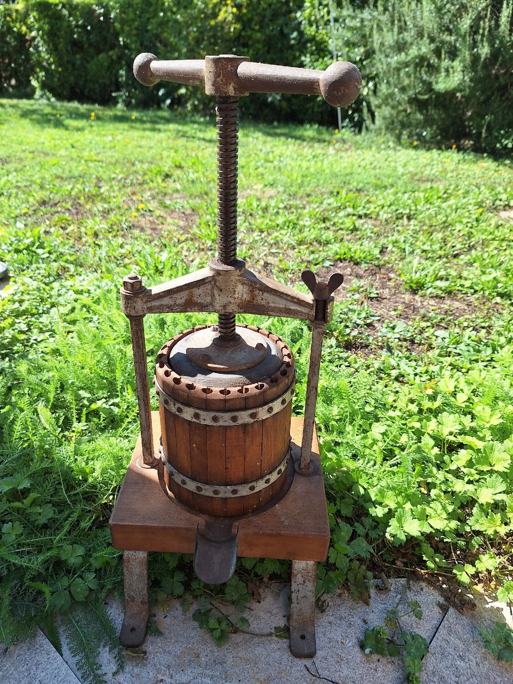 Alle Dekorationen: Kleine Weinpresse – Gebraucht aus Genolier von Antoine30 2