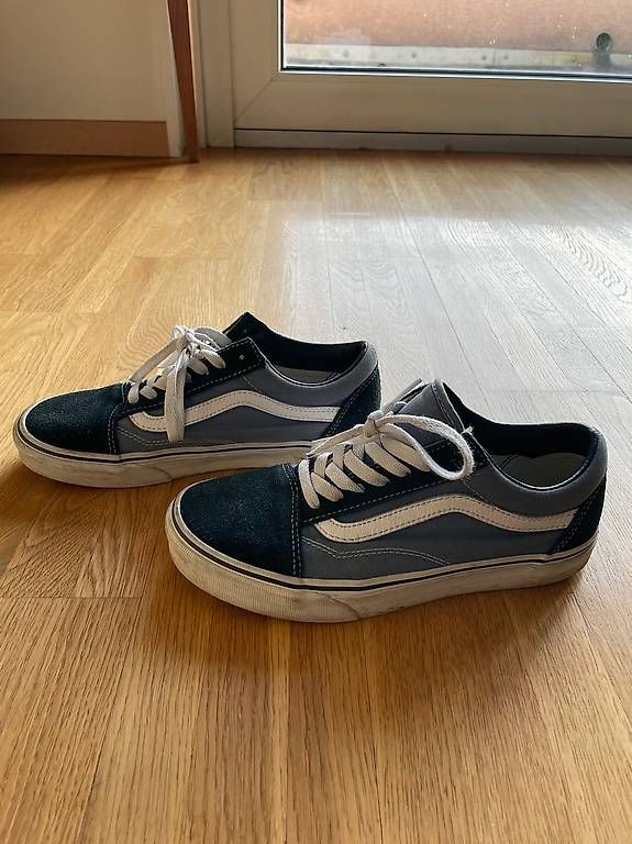 Vans Scarpe da donna: Vans OLD SKOOL basses couleur bleue et noire – Usato da Pully venduto da jul_tp8w 1