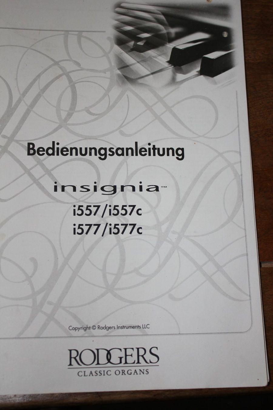 Strumenti musicali: Rodgers Insigna  i557 Kapellenorgel ( Einsiedeln) – Usato da Lajoux JU venduto da webstuhl 5
