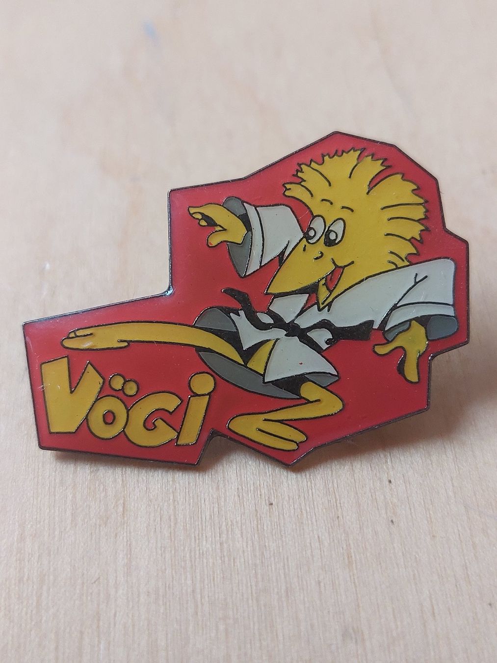 Placchette & Badge: 8 VÖGI - PIN – Usato da Gipf - Oberfrick venduto da Esnoopy 7
