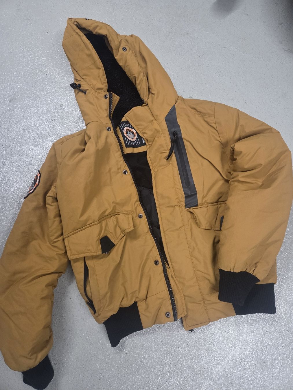 Superdry Vestes: Super Dry Winterjacke Gr.S – D'occasion à Sursee par Ventiduese