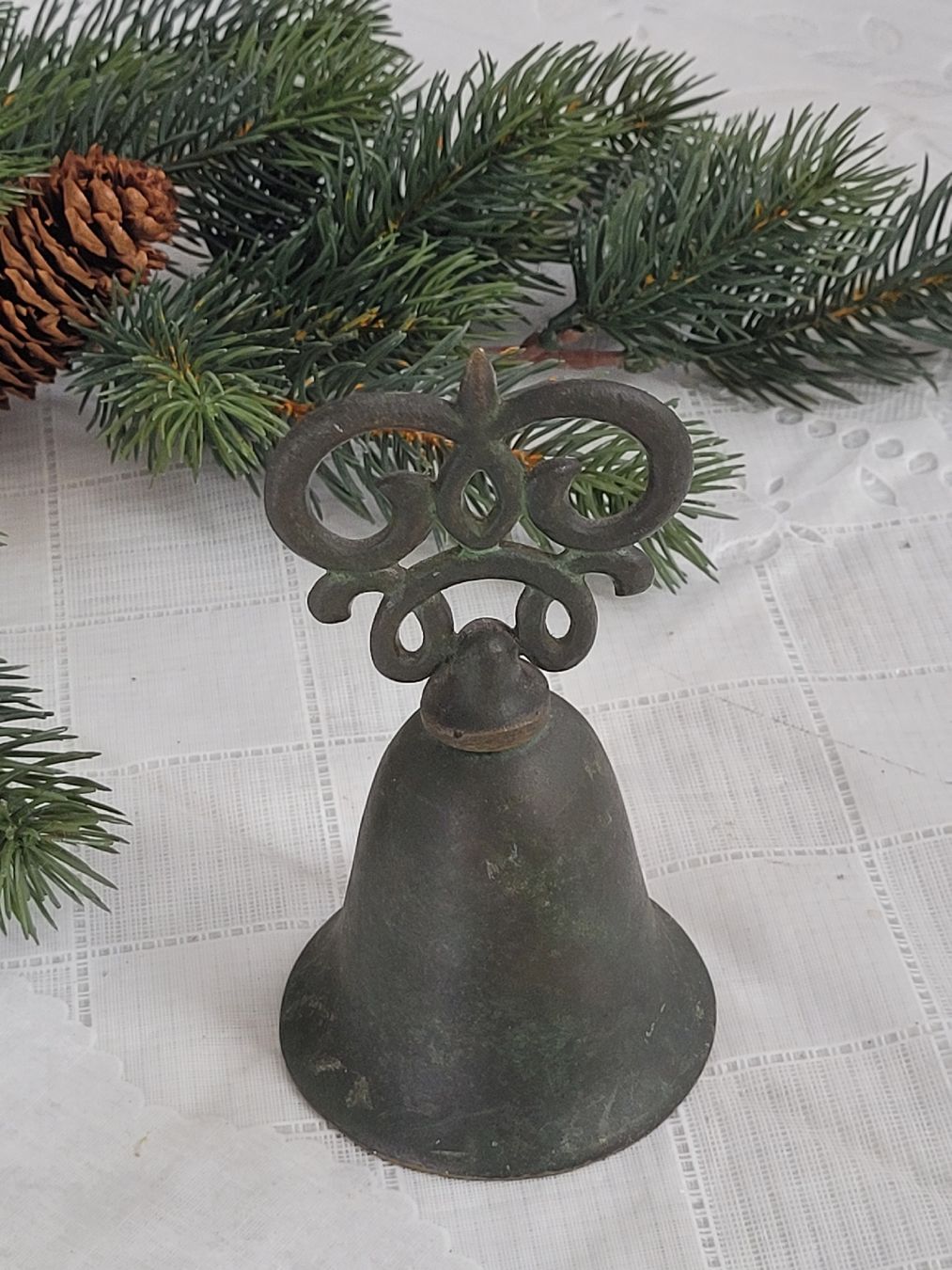 Tutte le decorazioni: Antike Tischglocke 270gr vermutlich Bronze – Usato da Buttikon SZ venduto da Corendo