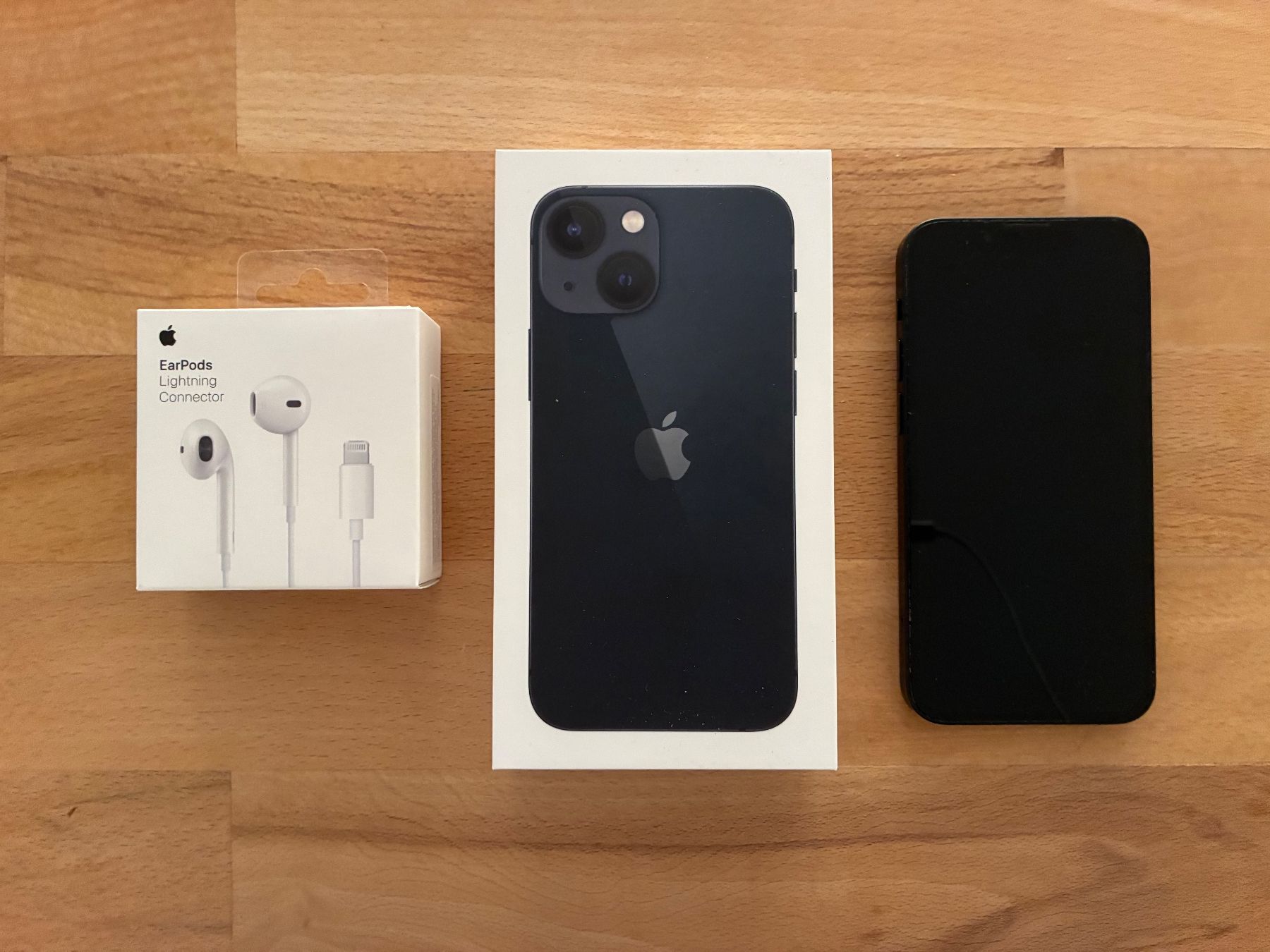 Apple Telefoni cellulari / Smartphones: iPhone 13 mini schwarz , 128 GB, mit Kopfhörer – Usato da Wetzikon venduto da car_w2lv 1