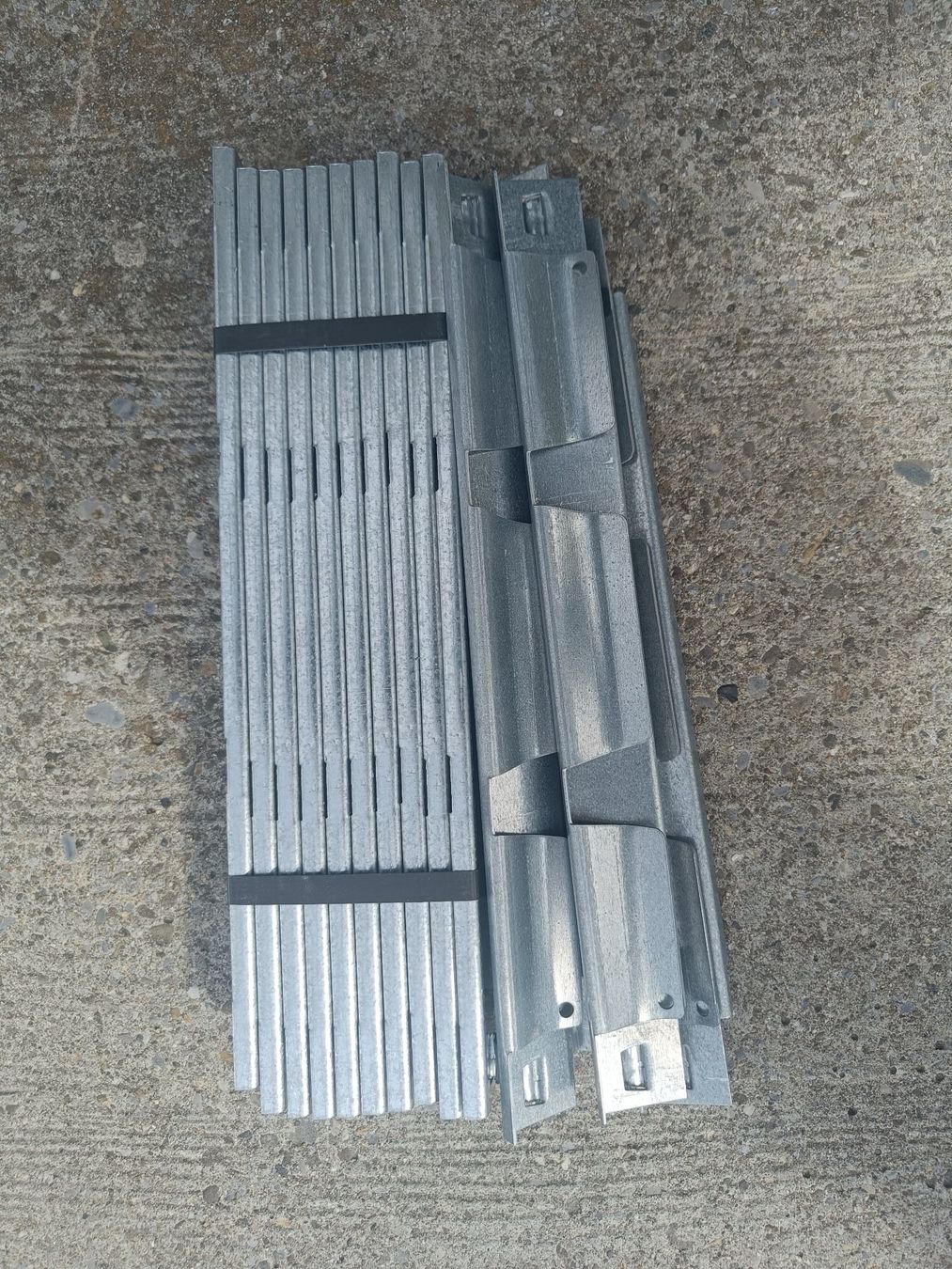 Errex Scaffali: 14 ERREX® Tablarträger - 300 mm – Usato da Koeniz venduto da Hurtschi