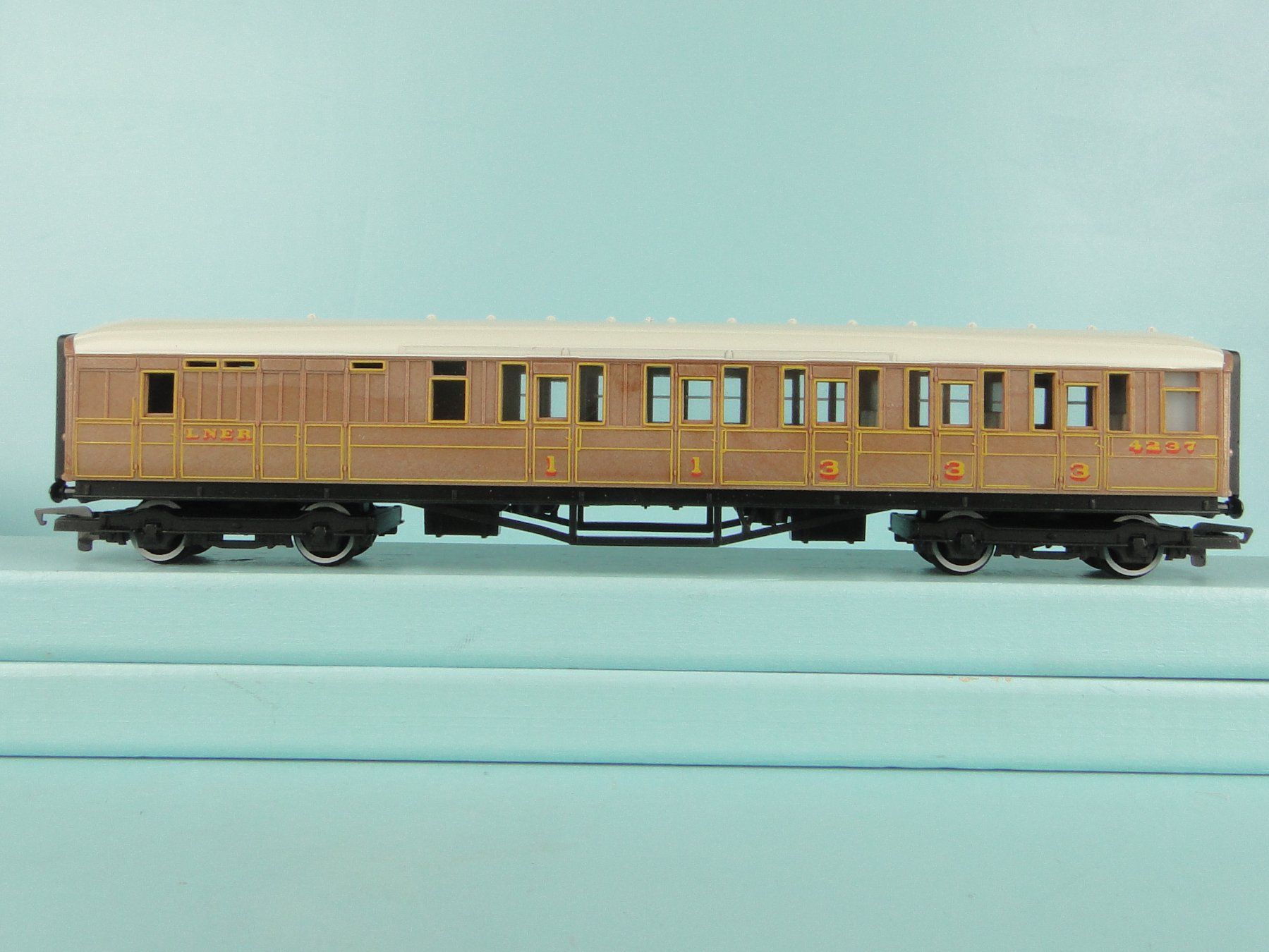 Hornby Modellini di ferrovie: Hornby R 478 LNER Brake Composite – Usato da Bülach venduto da cann11 3