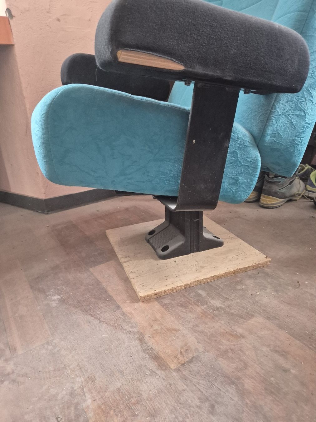 Poltrone: Kinosessel Sessel mit Armlehnen türkis – Usato da Sarnen venduto da Lpower 3