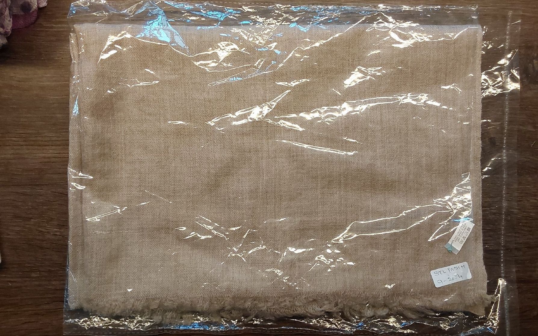 Foulard & Sciarpe: Schal Kaschmir beige neu – Nuovo e nell'imballaggio originale da Köniz venduto da scopello12 2