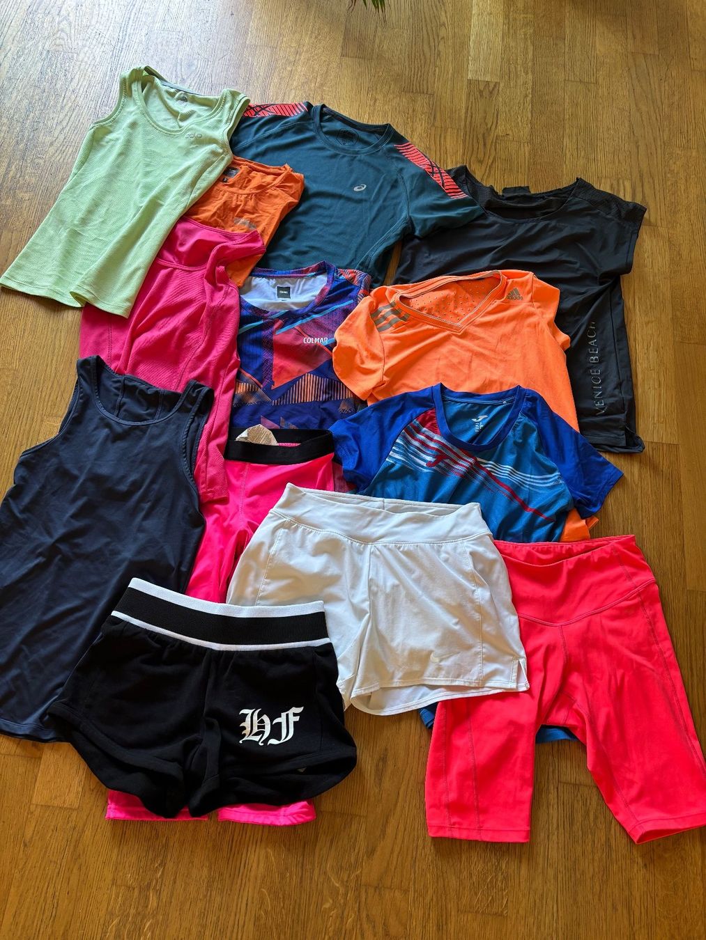 Lotti di vestiti: Sport-Kleiderpaket – Usato da luzern venduto da Gipsy201