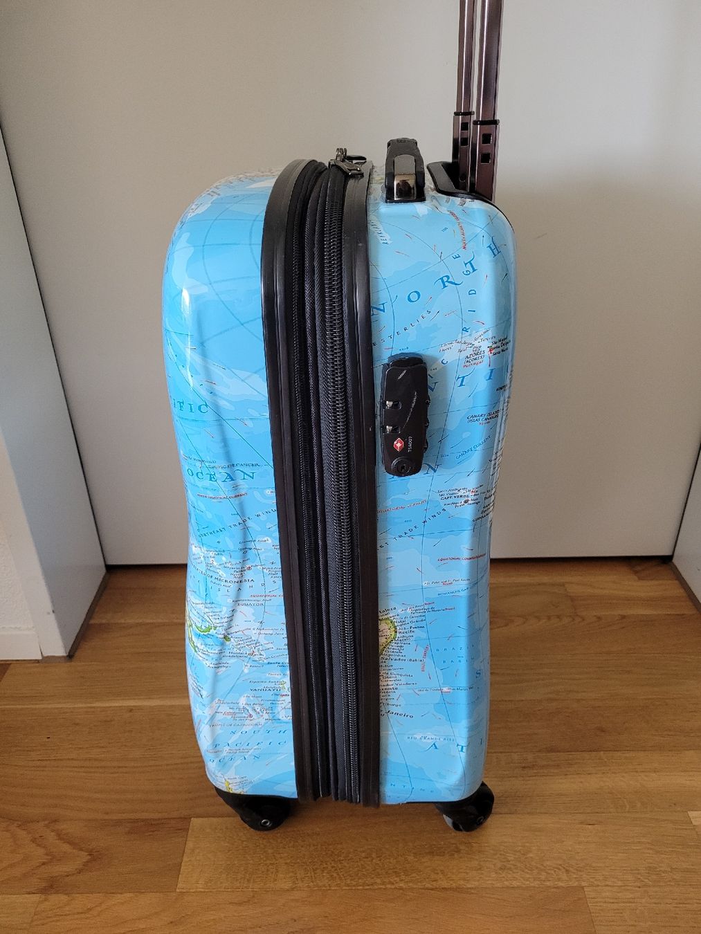 Koffer & Taschen: Heys Trolley Koffer mit Weltkarte – Gebraucht aus Neuenegg von transformer02 3