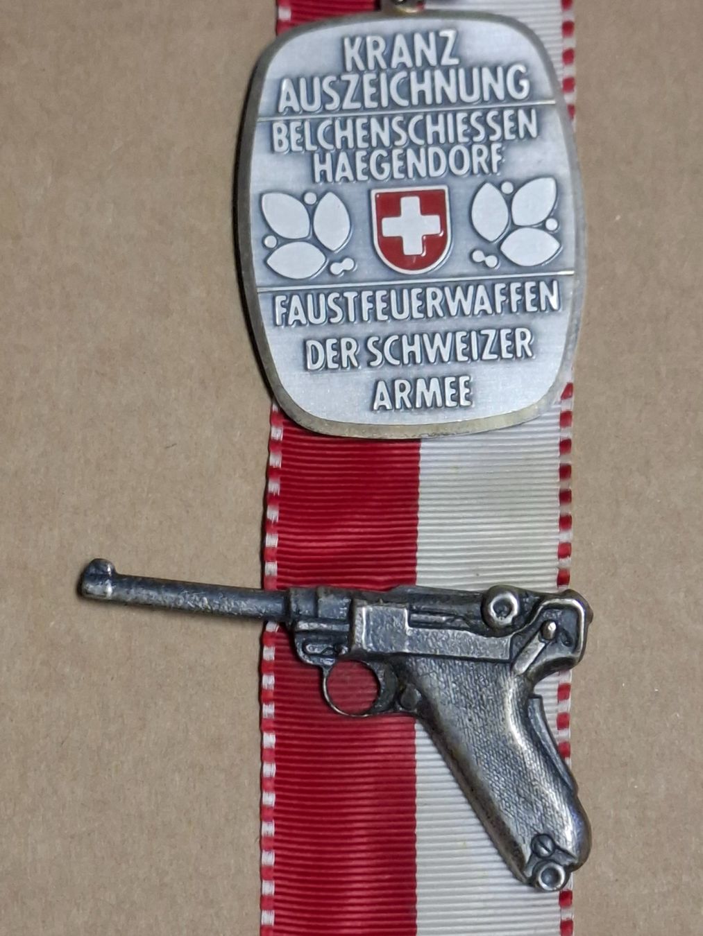 Medaglie: Pistole Schweizer Armee (B700) – Difettoso da Schwanden GL venduto da Suvorov