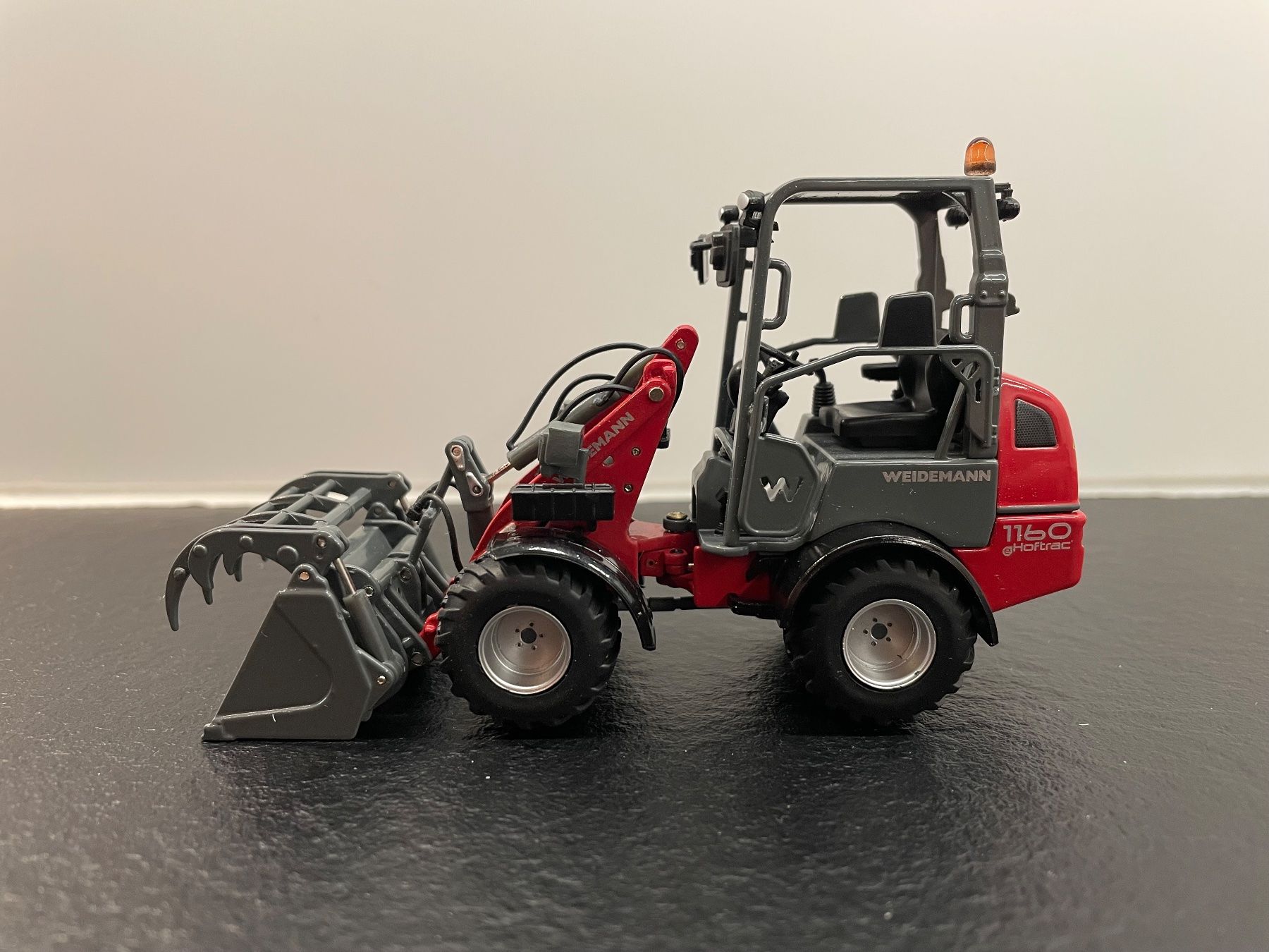 Kit di modellismo & Modellini statici: NZG 985 Weidemann 1160e Loader – Nuovo e nell'imballaggio originale da Vionnaz venduto da jul_zx5m 2