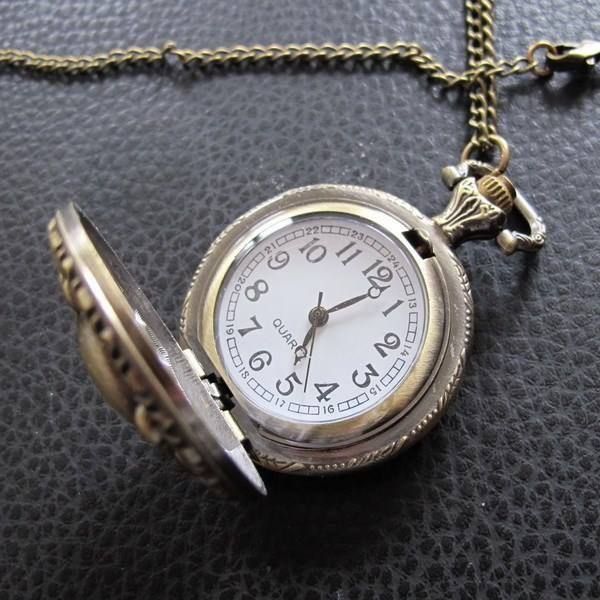 Orologi: Gothic Umhängeuhr The Skull Watch – Nuovo (secondo la descrizione) da Schwanden GL venduto da UHRKNALL 1