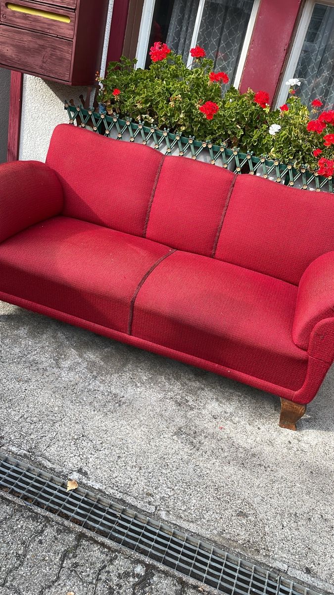 Sofas: Bequemes antikes Sofa – Gebraucht aus Weisslingen von Nerine