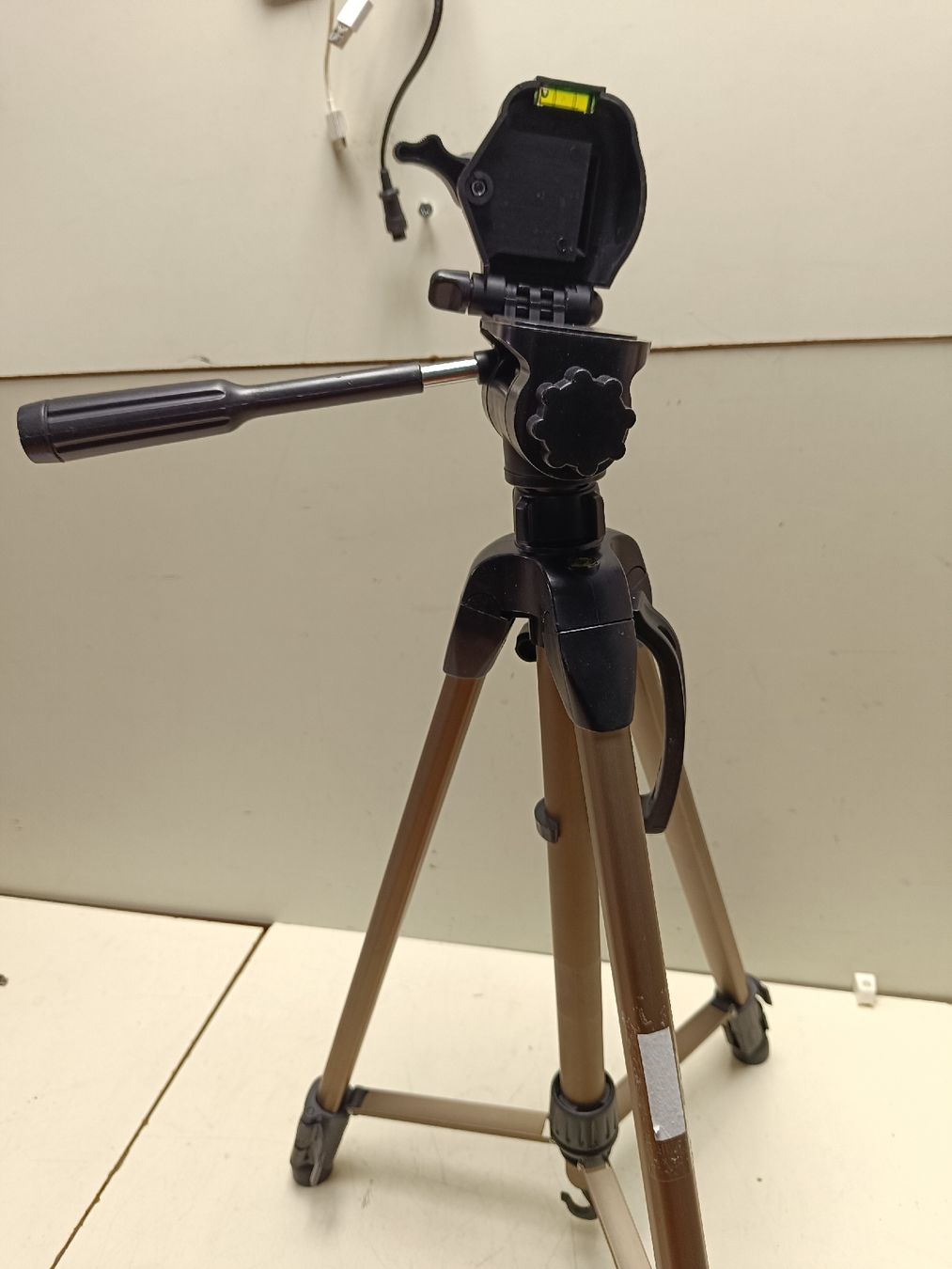 Hama Supporti a parete: Hama Stativ, Modell Star 63 -(em279) – Usato da Künten venduto da Schnaepplihuus 1