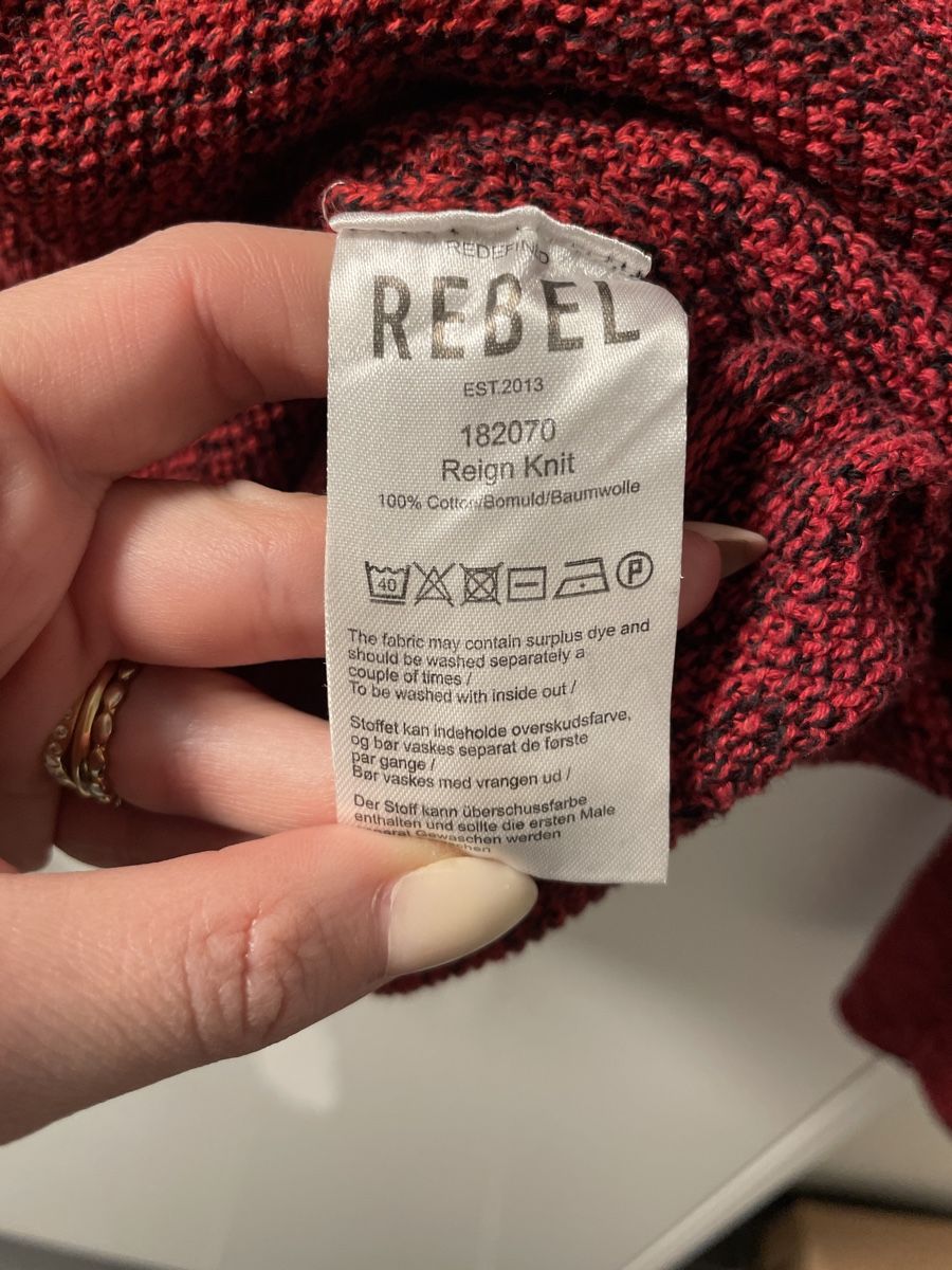 Pullover & Sweatshirts: Herrenpullover Rebel Gr. M rot/schwarz Herbstpulli – Gebraucht aus Arbon von llaauraa 3