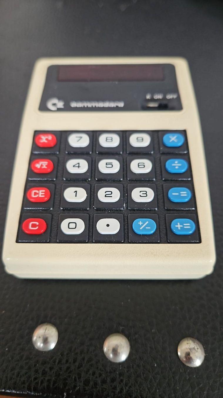 Commodore Calcolatrici tascabili: Commodore Vintage Taschenrechner mit dot Matrix LED anzeige – Difettoso da Mauren TG venduto da xkr1998 1