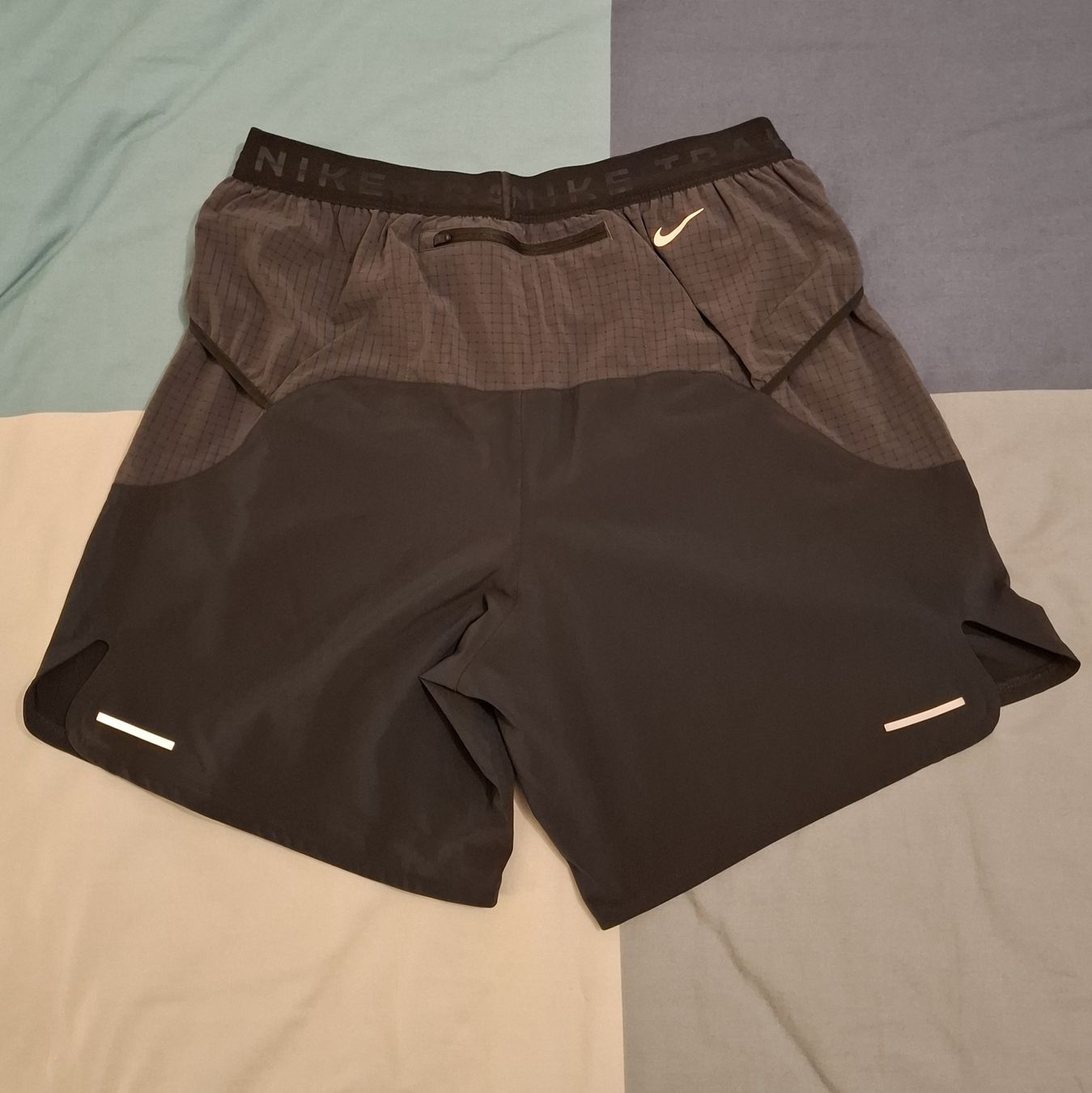 Nike Pantaloni: Nike Trail Running Shorts – Usato da Crissier venduto da Chino_20 1