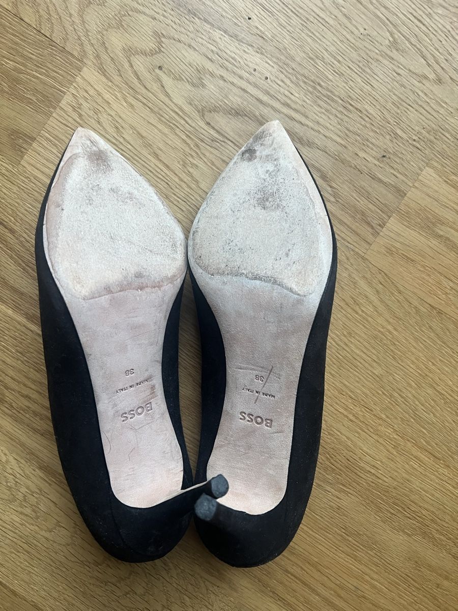Hugo Boss Scarpe da donna: Schwarze BOSS Eddie Wildleder Pumps Gr. 38 – Usato da Basel venduto da 007laika 4