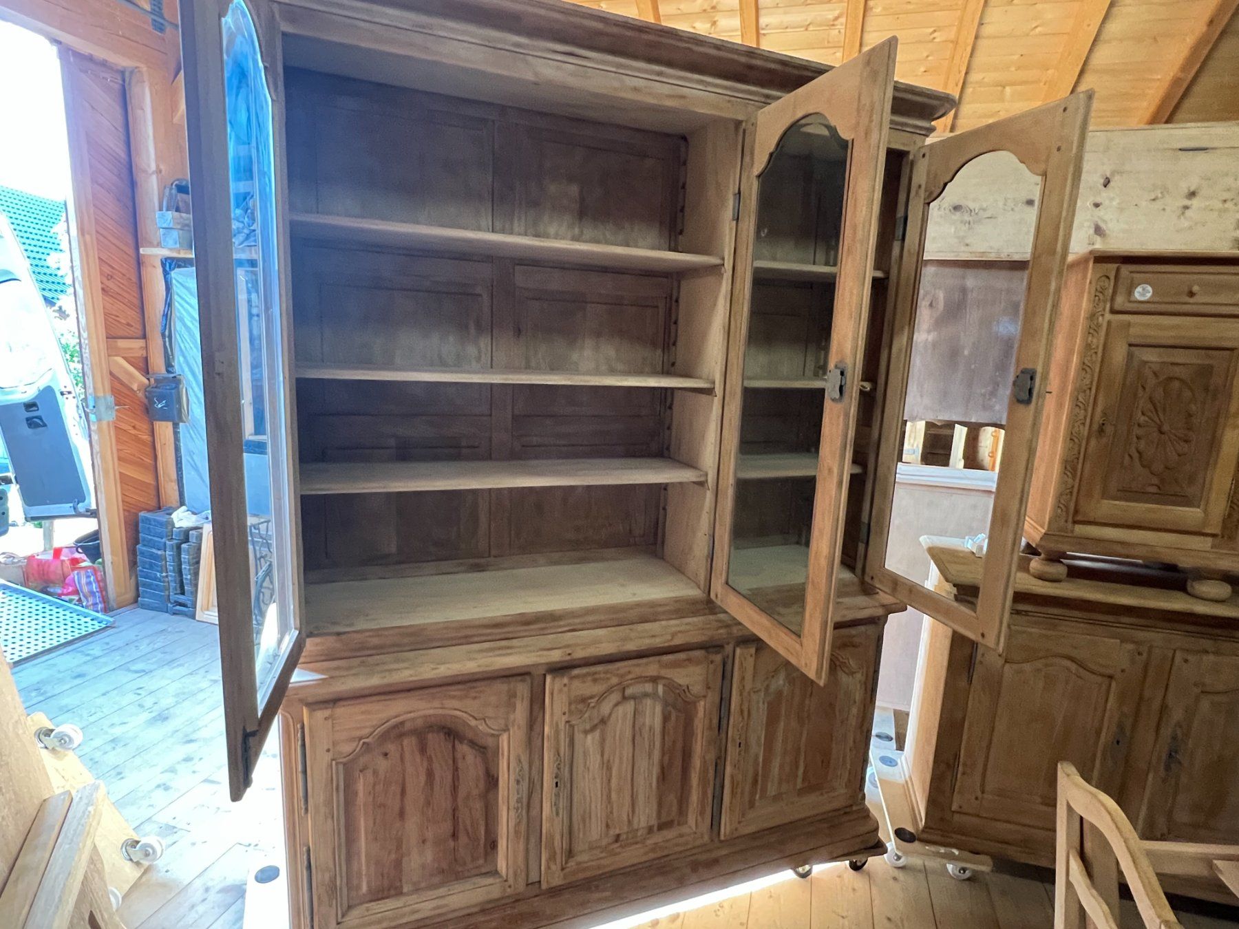 Credenze: ART 1090-H Buffet/vitrine cerisier sablé – Usato da Pont-La-Ville venduto da BCMGLEAL 2