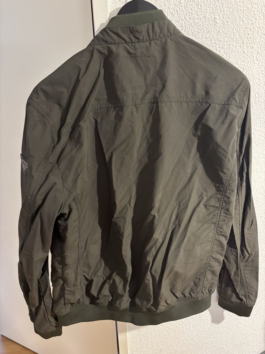 Guess Giacche: Guess Herrenjacke Grösse M – Nuovo (secondo la descrizione) da Münchwilen TG venduto da mer_g2zz 2