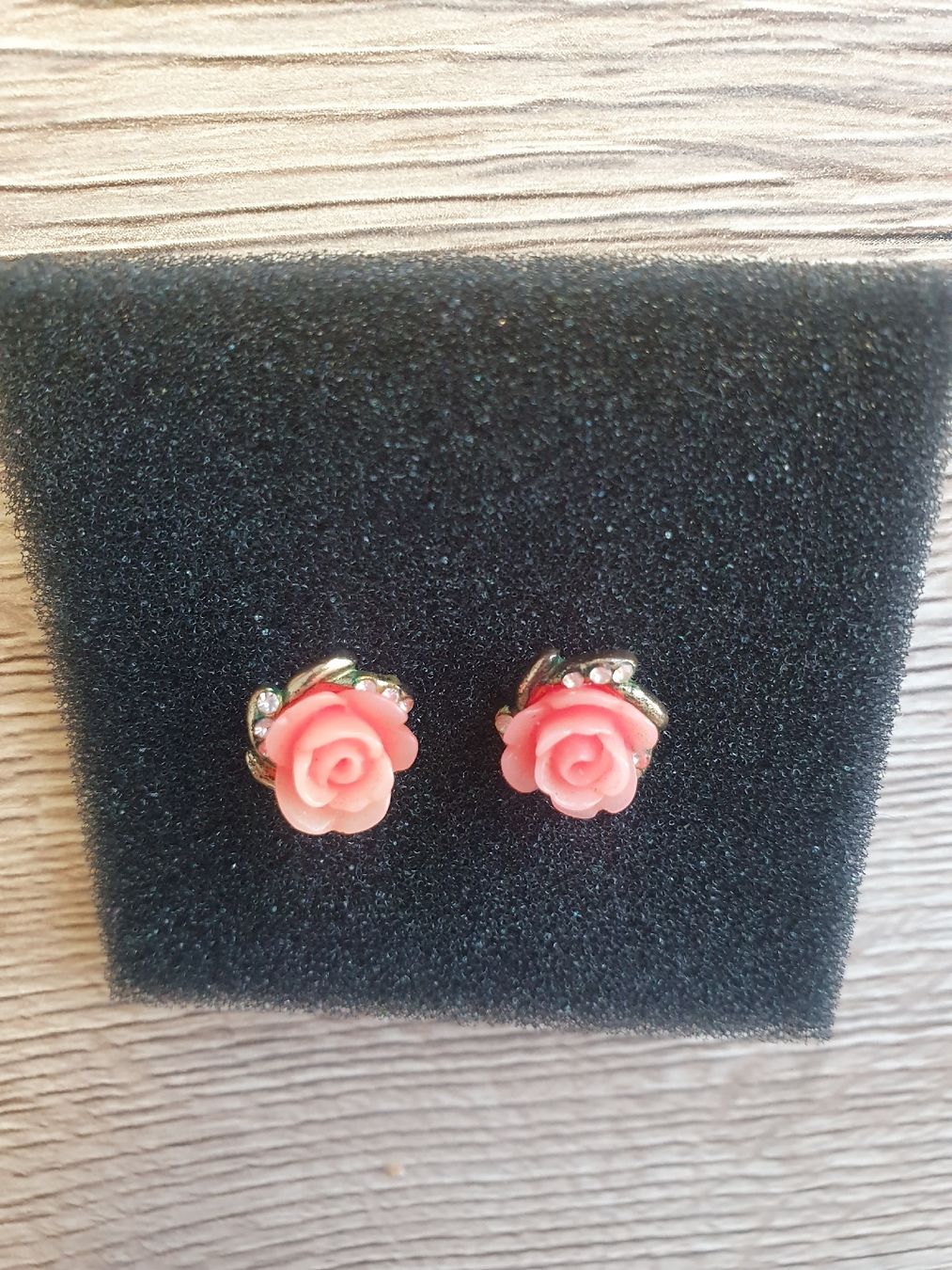 Ohrringe & -stecker: Ohrstecker in Rosenform, Modeschmuck – Gebraucht aus Moosseedorf von Sonnenschein.. 1