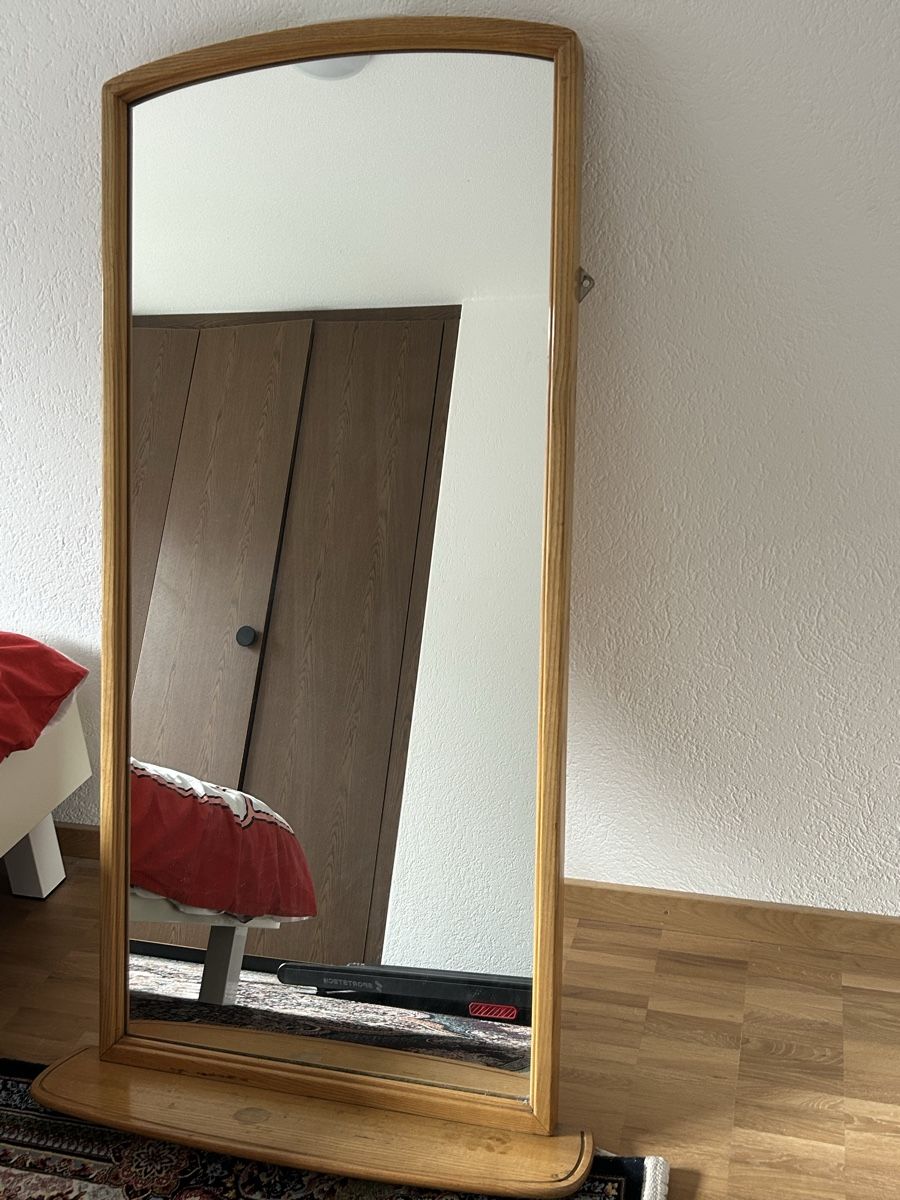 Spiegel: Standspiegel Holz  – Gebraucht aus Thusis von mas_r5t6