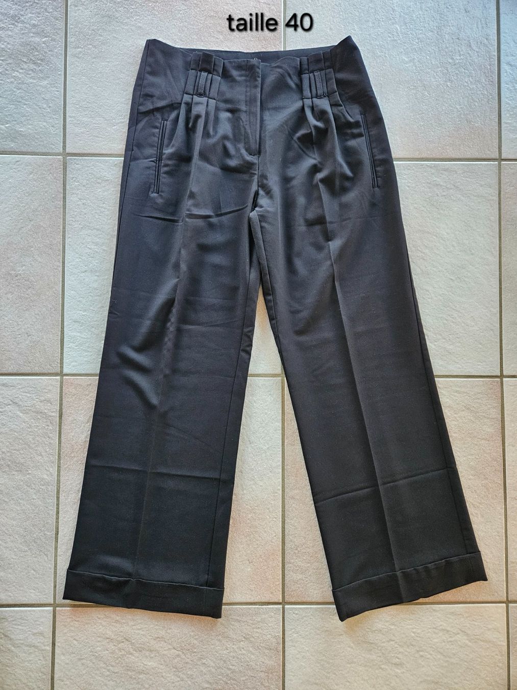 Pantaloni: Pantalon noir taille 40 – Usato da Vétroz venduto da sas_yln5