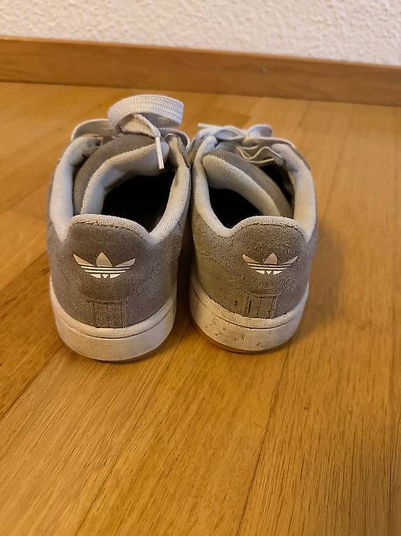 Adidas Scarpe da donna: Adidas Campus Größe 38, Farbe grau – Usato da Zürich venduto da FamilieSki 3