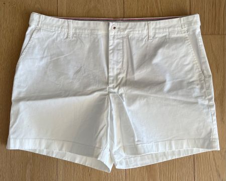 Tommy Hilfiger Chino Shorts weiss Gr. US 14 (44) NEU