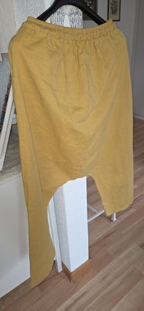 Trendige Hose/SAROUEL mit tiefem Schritt, Grösse L, Senffarb