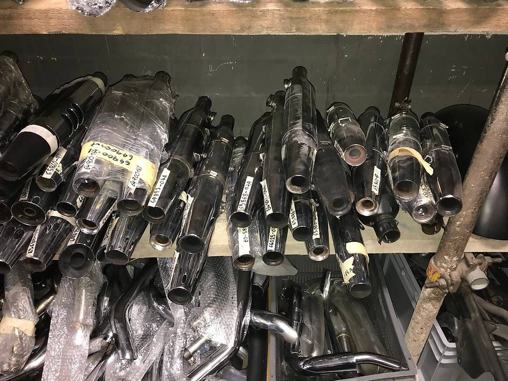 Sistemi di scarico: Harley Davidson Auspuffe, Krümmer & Pully – Usato da Schlieren venduto da motostyling
