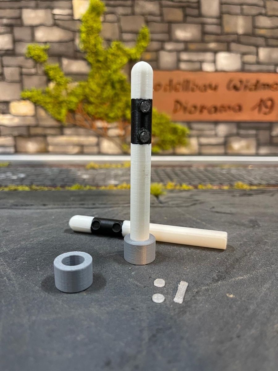 Modellismo RC: Strassen Pfosten 1:14 – Nuovo e nell'imballaggio originale da Altdorf UR venduto da modellbau-widmer