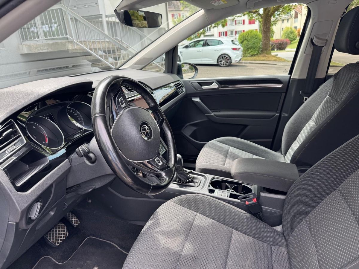 VW Automobili: VW Touran 2.0 TDI DSG 7 Plätzer  – Usato da Uznach venduto da kev_7q8k 5