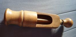 Bouchonneuse de vigneron ancien, entièrement en bois