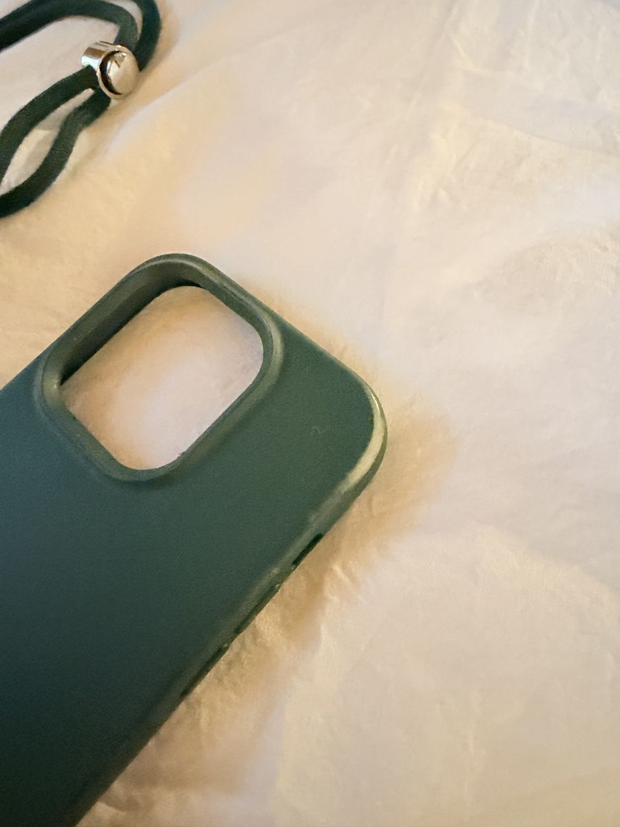 Apple Coques & Protection écran: iPhone 14 Pro Case with Strap, forest green, like new – D'occasion à Zürich par BettinaMarie2308 1