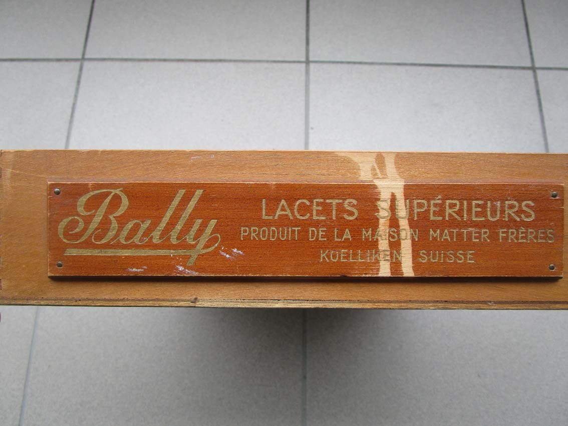 Scaffali: Vintage Bally Schnürsenkel Regal – Usato da Arlesheim venduto da Prohof 2