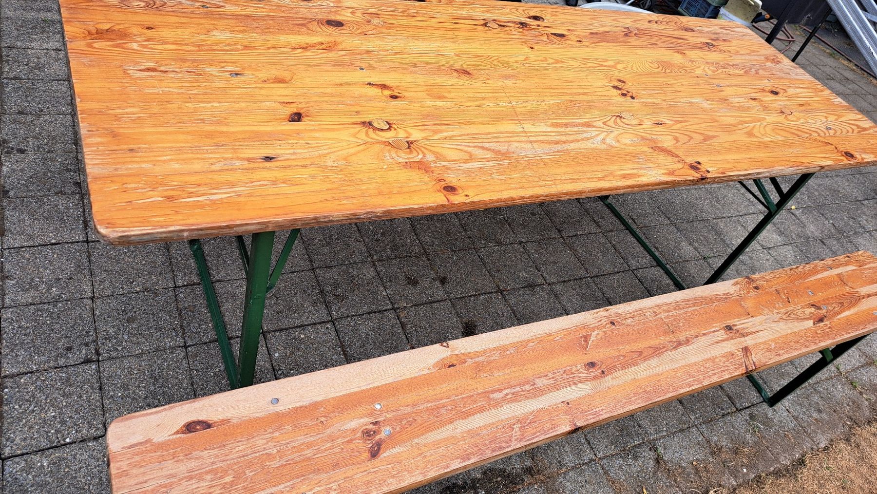 Set di tavolo e panche: Gartentisch mit Bänken Holz Metall gebraucht. – Usato da Wattwil venduto da weber61 1