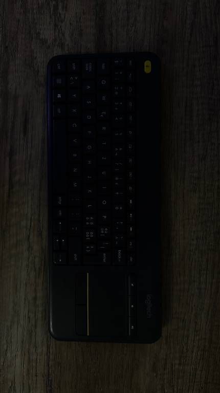 Logitech Tastaturen: Logitech K400 Wireless Tastatur mit Touchpad – Gebraucht aus Urtenen-Schönbühl von Cemorra